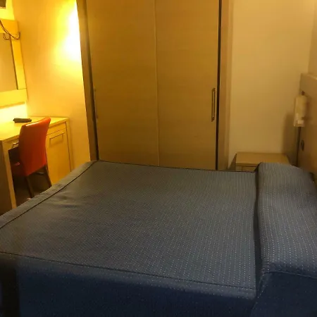 Bungalow Hotel *